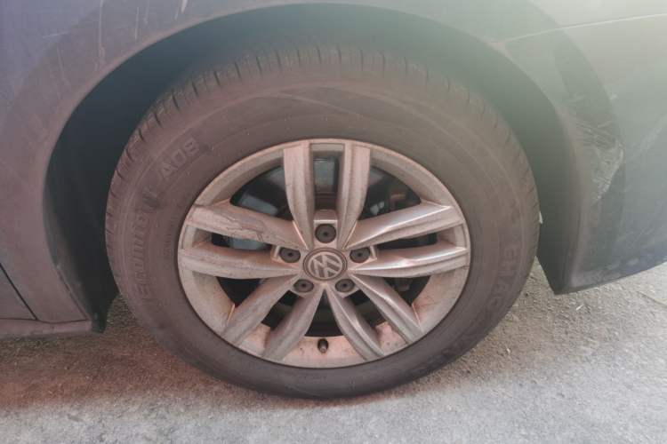 Used Volkswagen Passat 2015 1.8TSI Automatic Prestige Edition Right Front Wheel Hub