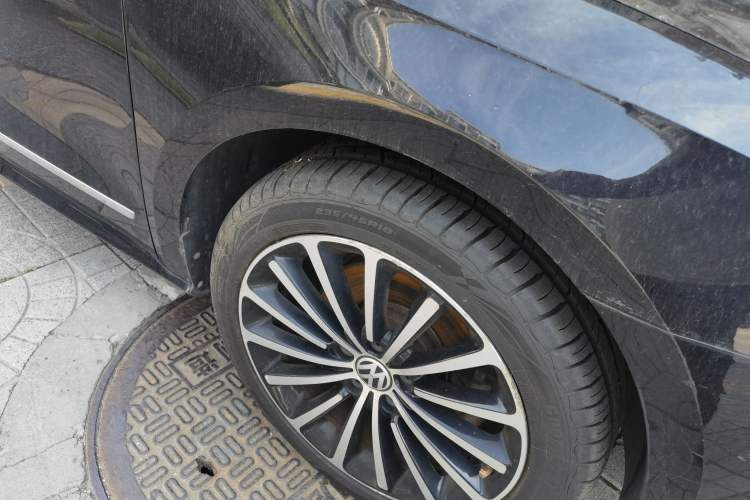 Used Volkswagen Passat 2015 1.8TSI DSG Prestige Edition Right Front Wheel Hub