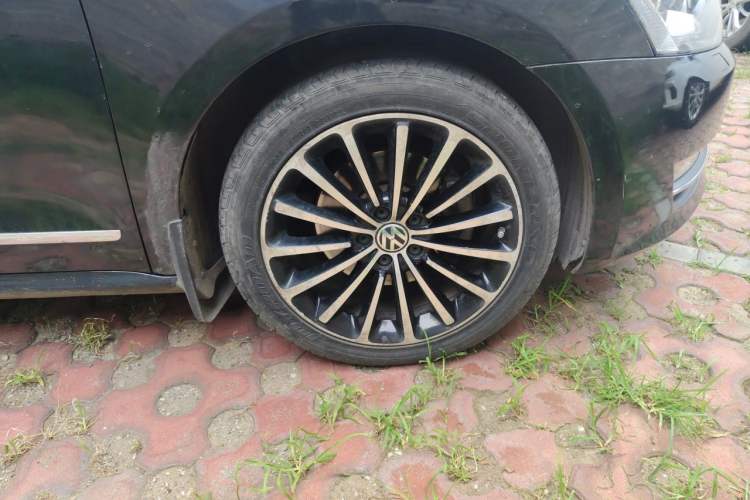 Used Volkswagen Passat 2015 1.8TSI DSG Prestige Edition Right Front Wheel Hub