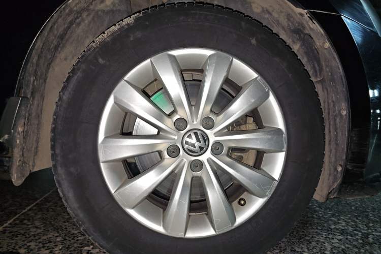 Used Volkswagen Passat 2015 1.8TSI DSG Prestige Edition Right Front Wheel Hub