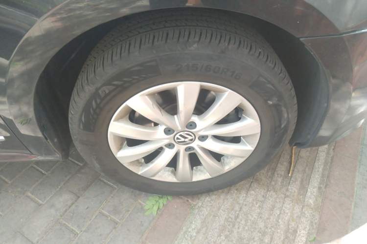 Used Volkswagen Passat 2015 1.8TSI DSG Prestige Edition Right Front Wheel Hub