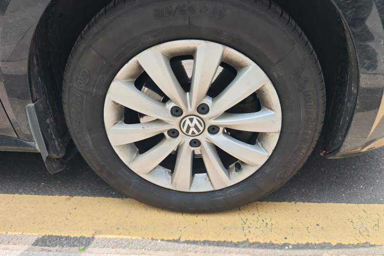 Used Volkswagen Passat 2015 1.8TSI DSG Prestige Edition Right Front Wheel Hub