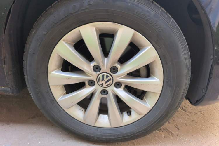 Used Volkswagen Passat 2015 1.4TSI DSG Prestige Edition Right Front Wheel Hub