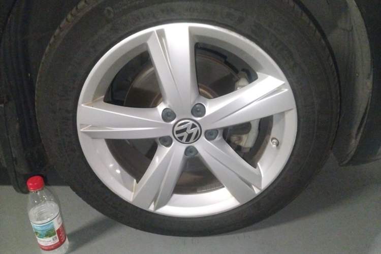 Used Volkswagen Passat 2015 1.8TSI DSG Prestige Edition Right Front Wheel Hub