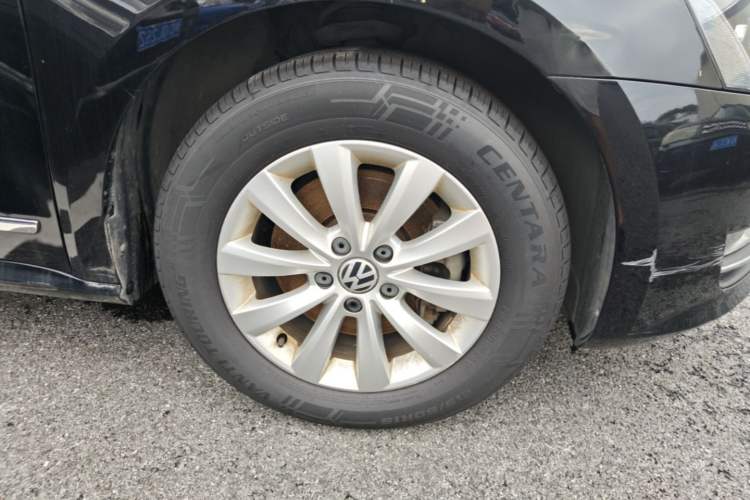 Used Volkswagen Passat 2015 1.8TSI DSG Prestige Edition Right Front Wheel Hub