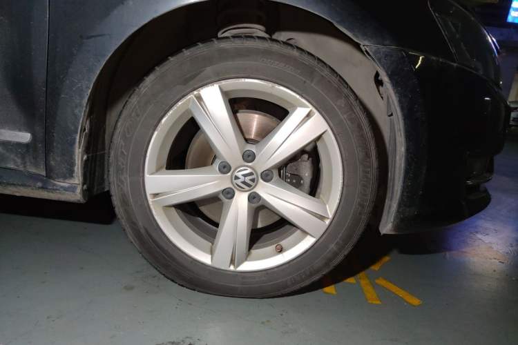 Used Volkswagen Passat 2015 1.8TSI DSG Prestige Edition Right Front Wheel Hub