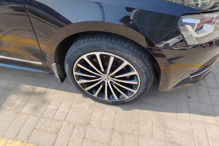 Used Volkswagen Passat 2015 1.8TSI DSG Prestige Edition Right Front Wheel Hub