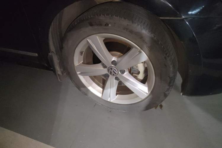 Used Volkswagen Passat 2015 1.8TSI DSG Prestige Edition Right Front Wheel Hub