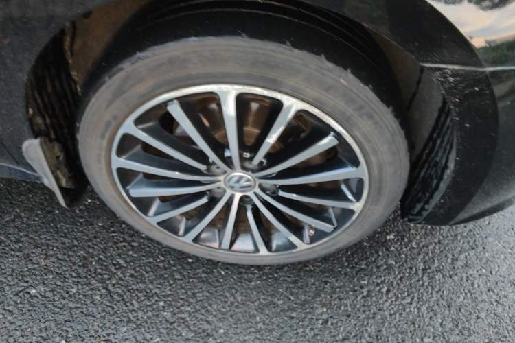 Used Volkswagen Passat 2015 2.0 TSI DSG Prestige Edition Right Front Wheel Hub