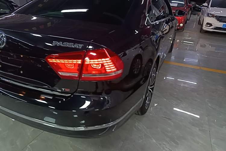 Used Volkswagen Passat 2015 1.8TSI DSG Prestige Edition Right Rear Taillight