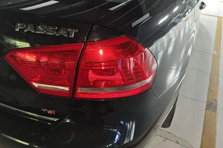 Used Volkswagen Passat 2015 1.8TSI DSG Prestige Edition Right Rear Taillight