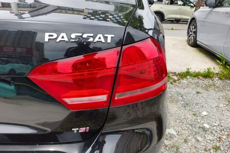 Used Volkswagen Passat 2015 1.8TSI DSG Prestige Edition Right Rear Taillight
