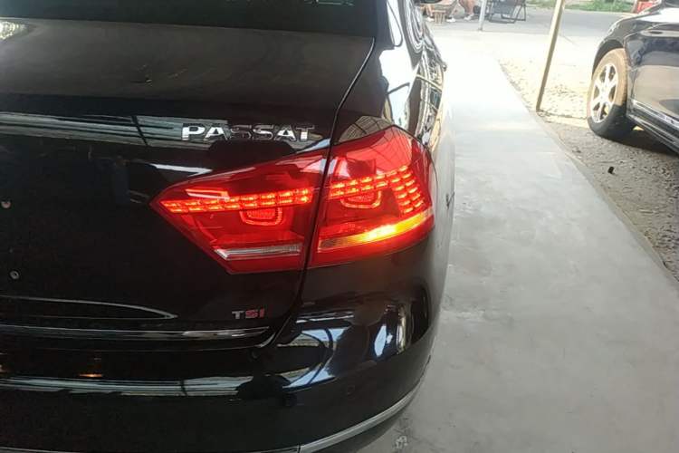 Used Volkswagen Passat 2015 1.8TSI DSG Prestige Edition Right Rear Taillight