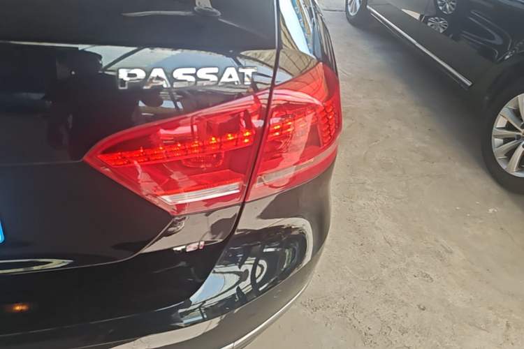 Used Volkswagen Passat 2015 1.8TSI DSG Prestige Edition Right Rear Taillight