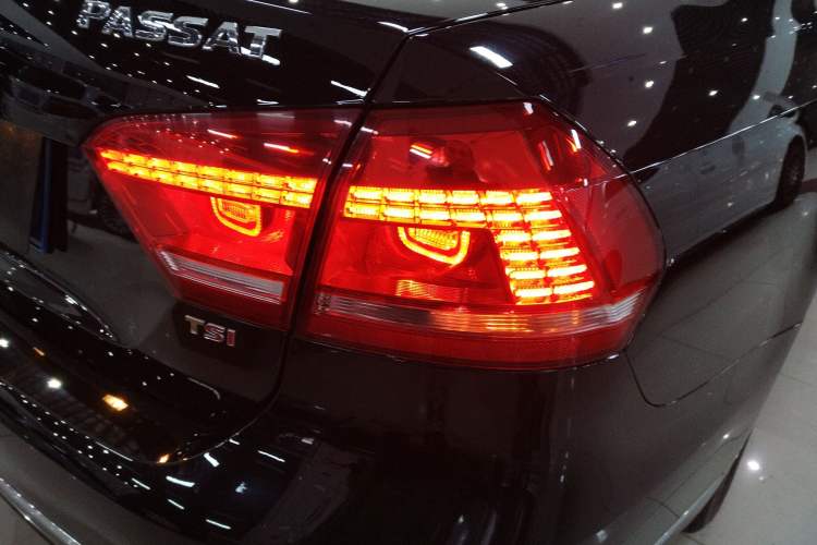 Used Volkswagen Passat 2015 1.8TSI DSG Prestige Edition Right Rear Taillight