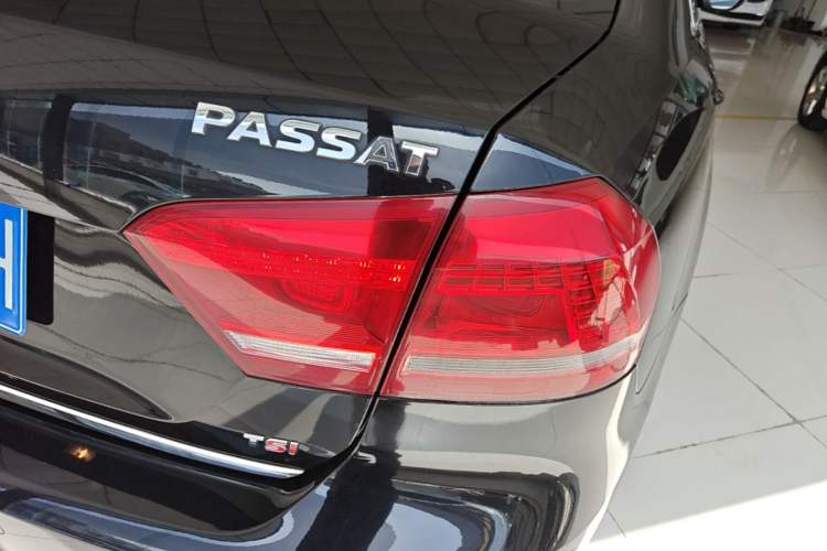 Used Volkswagen Passat 2015 1.8TSI DSG Prestige Edition Right Rear Taillight