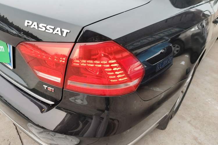 Used Volkswagen Passat 2015 1.8TSI DSG Prestige Edition Right Rear Taillight