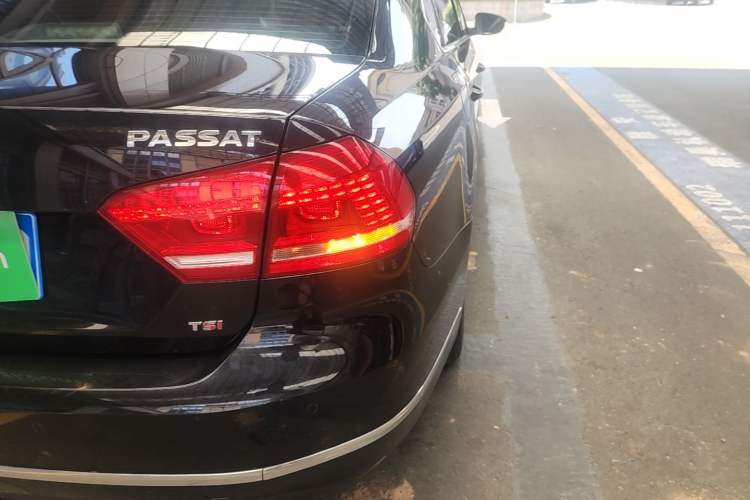 Used Volkswagen Passat 2015 1.8TSI DSG Prestige Edition Right Rear Taillight