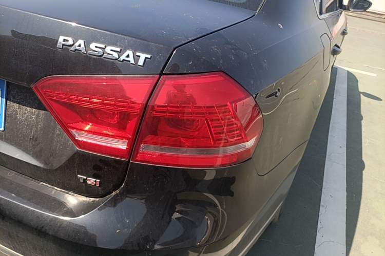 Used Volkswagen Passat 2015 1.8TSI DSG Prestige Edition Right Rear Taillight