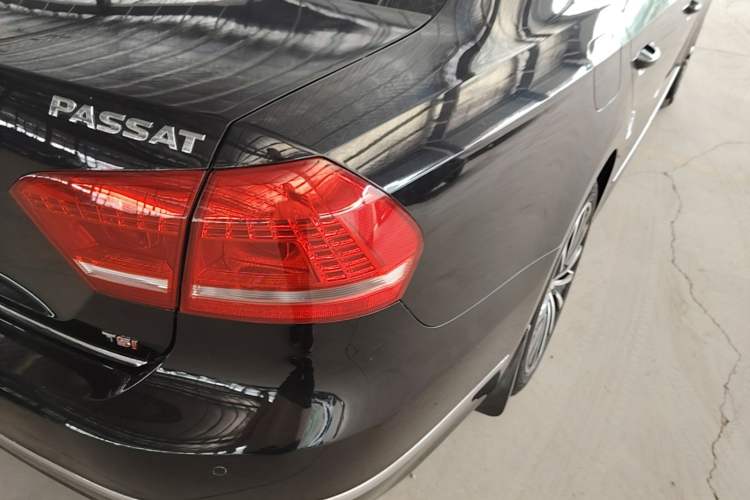 Used Volkswagen Passat 2015 1.8TSI DSG Prestige Edition Right Rear Taillight