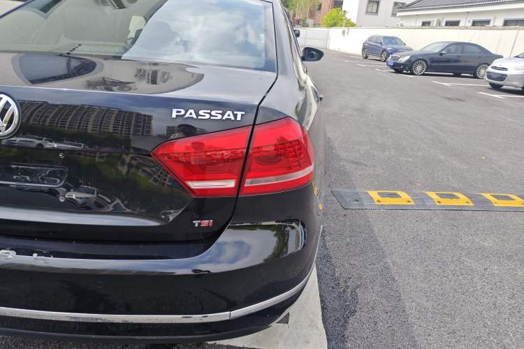 Used Volkswagen Passat 2015 1.8TSI DSG Prestige Edition Right Rear Taillight