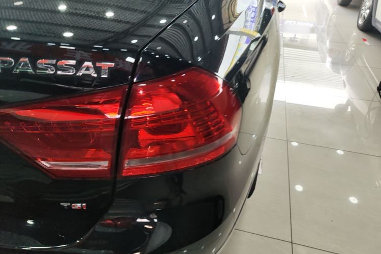 Used Volkswagen Passat 2015 1.8TSI DSG Prestige Edition Right Rear Taillight
