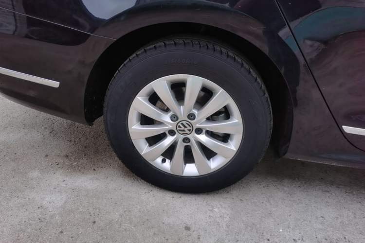 Used Volkswagen Passat 2015 1.8TSI DSG Prestige Edition Right Rear Wheel Hub
