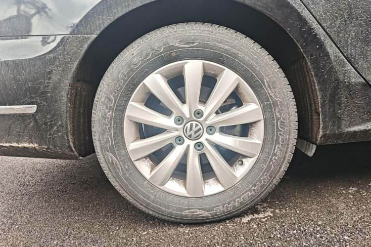 Used Volkswagen Passat 2015 1.4TSI DSG Prestige Edition Right Rear Wheel Hub