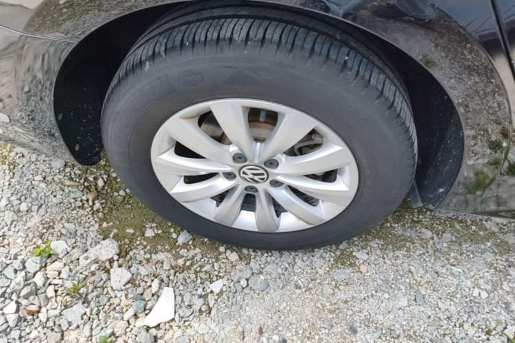 Used Volkswagen Passat 2015 1.8TSI DSG Prestige Edition Right Rear Wheel Hub