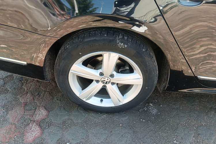 Used Volkswagen Passat 2015 1.8TSI DSG Prestige Edition Right Rear Wheel Hub