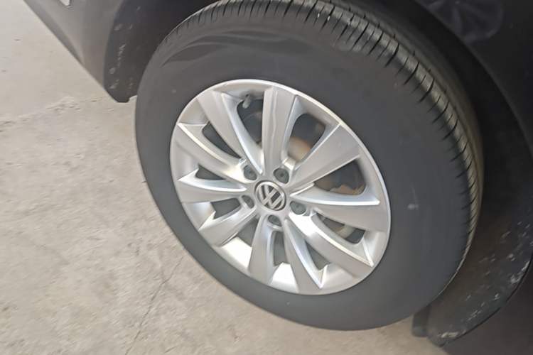 Used Volkswagen Passat 2015 1.8TSI DSG Prestige Edition Right Rear Wheel Hub