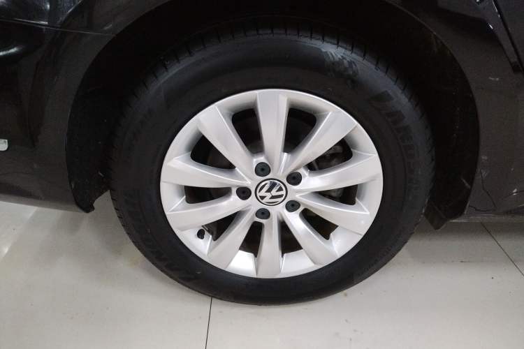 Used Volkswagen Passat 2015 1.8TSI DSG Prestige Edition Right Rear Wheel Hub