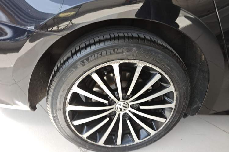 Used Volkswagen Passat 2015 1.8TSI DSG Prestige Edition Right Rear Wheel Hub