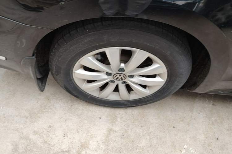 Used Volkswagen Passat 2015 1.8TSI DSG Prestige Edition Right Rear Wheel Hub