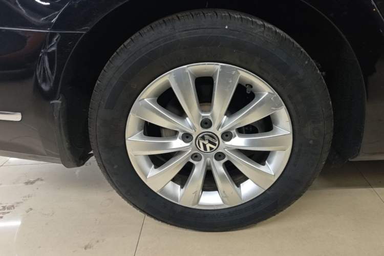 Used Volkswagen Passat 2015 1.8TSI DSG Prestige Edition Right Rear Wheel Hub