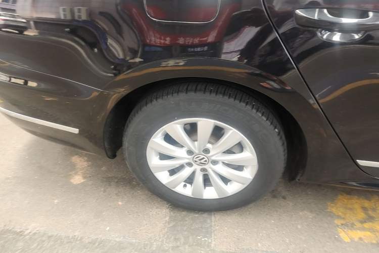 Used Volkswagen Passat 2015 1.8TSI DSG Prestige Edition Right Rear Wheel Hub