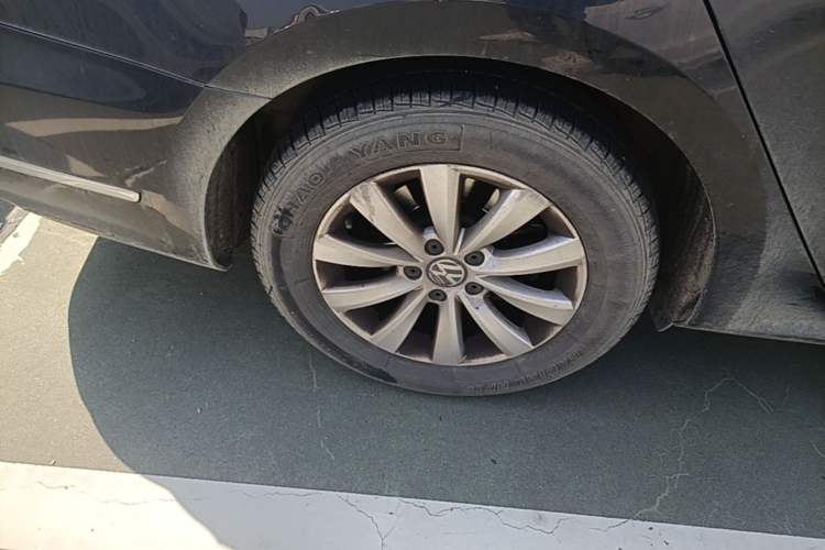 Used Volkswagen Passat 2015 1.8TSI DSG Prestige Edition Right Rear Wheel Hub