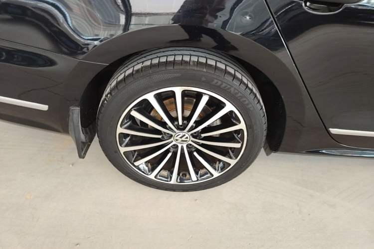Used Volkswagen Passat 2015 1.8TSI DSG Prestige Edition Right Rear Wheel Hub
