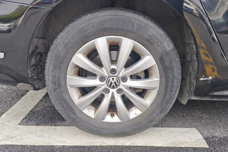 Used Volkswagen Passat 2015 1.8TSI DSG Prestige Edition Right Rear Wheel Hub