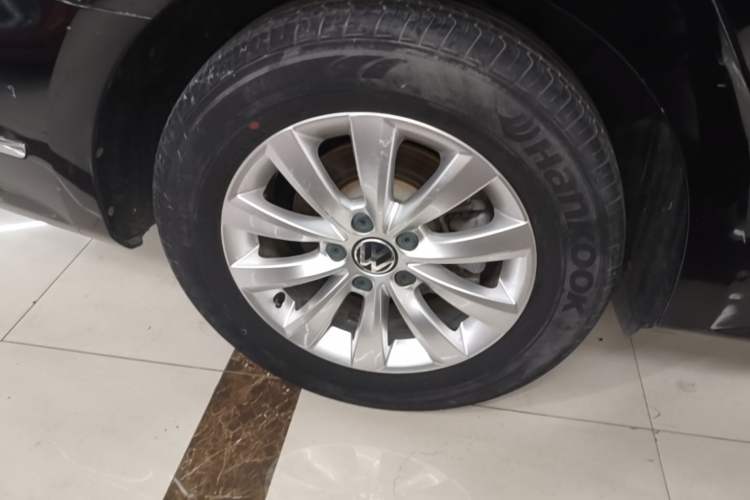 Used Volkswagen Passat 2015 1.8TSI DSG Prestige Edition Right Rear Wheel Hub