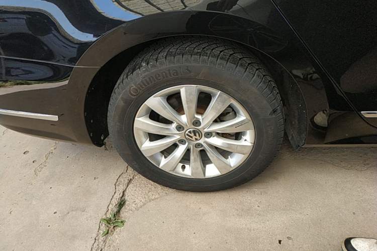 Used Volkswagen Passat 2015 1.8TSI DSG Prestige Edition Right Rear Wheel Hub