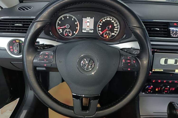 Used Volkswagen Passat 2015 1.8TSI DSG Prestige Edition Steering Wheel