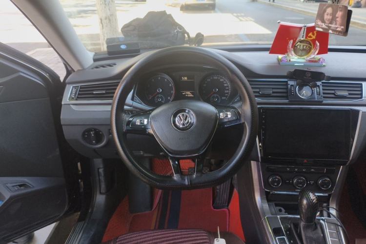 Used Volkswagen Passat 2015 1.8TSI DSG Luxury Edition Steering Wheel