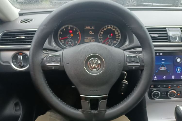 Used Volkswagen Passat 2015 1.8TSI DSG Prestige Edition Steering Wheel