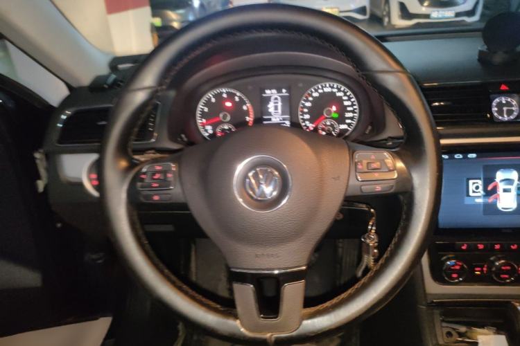 Used Volkswagen Passat 2015 1.8TSI DSG Prestige Edition Steering Wheel