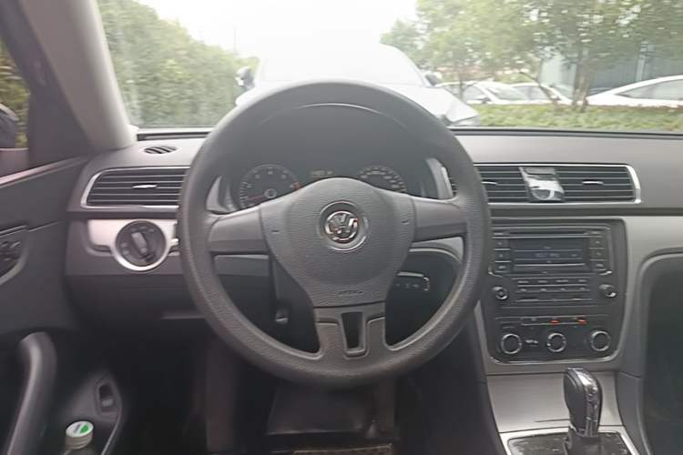 Used Volkswagen Passat 2015 1.8TSI Automatic Prestige Edition Steering Wheel