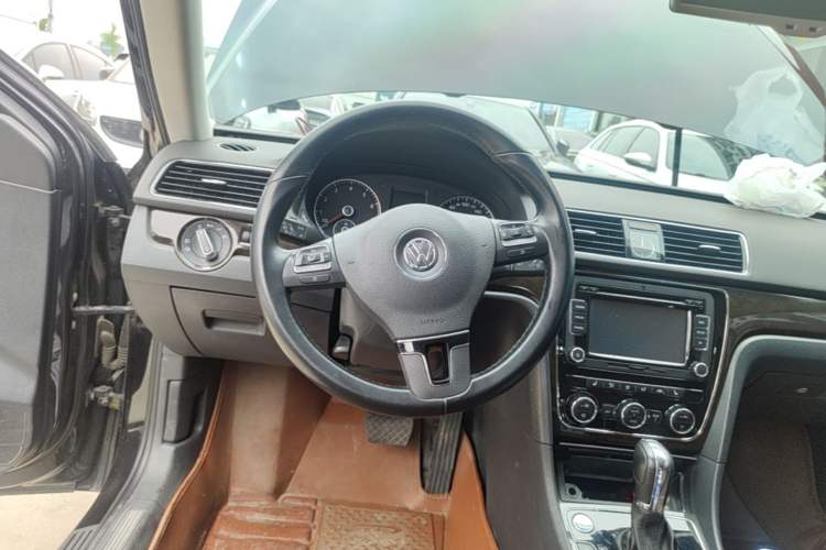 Used Volkswagen Passat 2015 1.8TSI DSG Prestige Edition Steering Wheel
