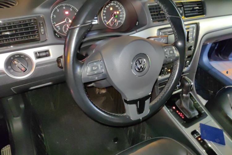Used Volkswagen Passat 2015 1.8TSI DSG Prestige Edition Steering Wheel
