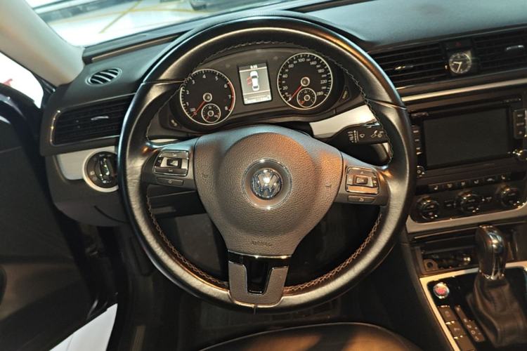 Used Volkswagen Passat 2015 1.8TSI DSG Prestige Edition Steering Wheel