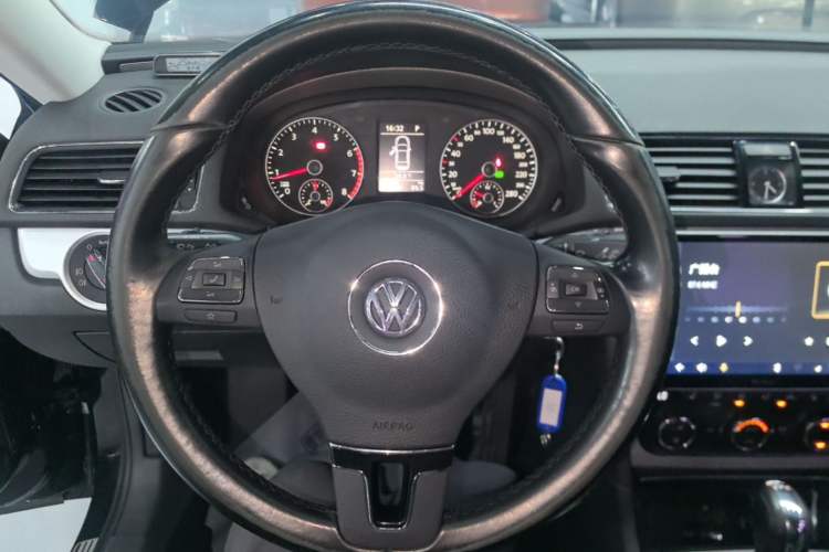 Used Volkswagen Passat 2015 1.8TSI DSG Prestige Edition Steering Wheel